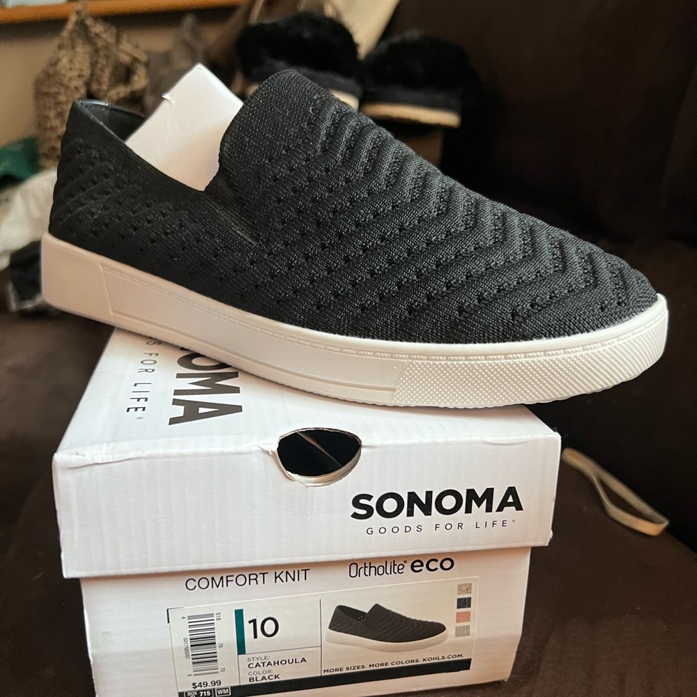 Sonoma black with white sole. Size 10